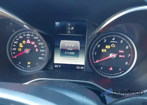 2018 Mercedes-Benz C 300 4Matic z USA, uszkodzony, nr VIN 55SWF4KBXJU276976